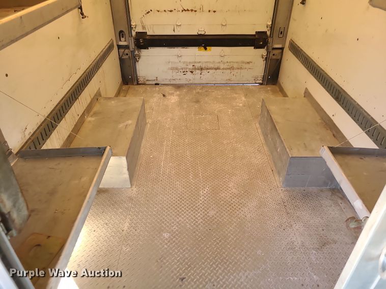 image for item LJ9379 2003 Workhorse P Series  delivery truck