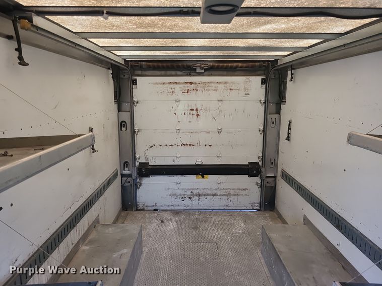 image for item LJ9379 2003 Workhorse P Series  delivery truck