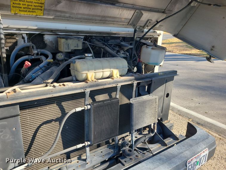 image for item LJ9379 2003 Workhorse P Series  delivery truck