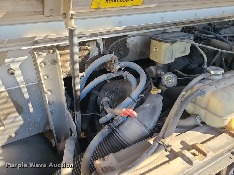 image for item LJ9379 2003 Workhorse P Series  delivery truck