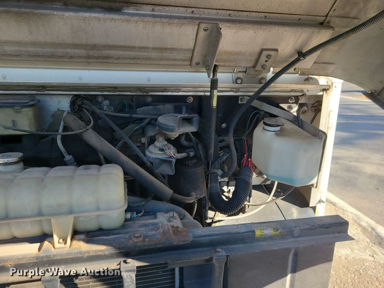 image for item LJ9379 2003 Workhorse P Series  delivery truck