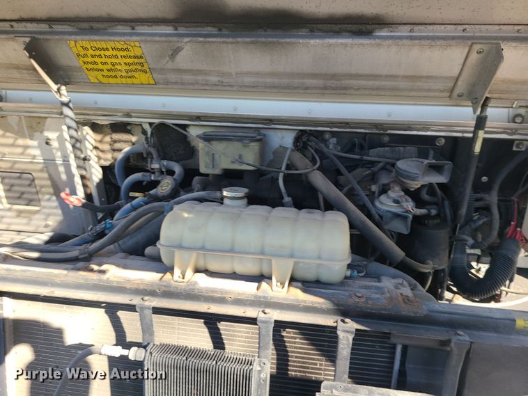 image for item LJ9379 2003 Workhorse P Series  delivery truck