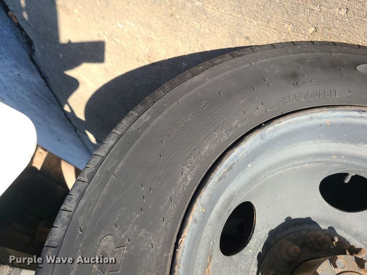 image for item LJ9379 2003 Workhorse P Series  delivery truck