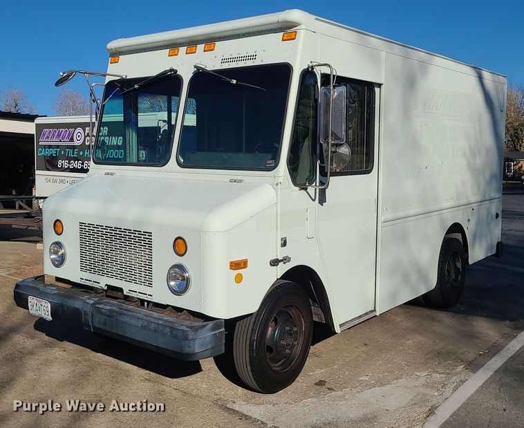 image for item LJ9380 2003 Workhorse P Series  delivery truck