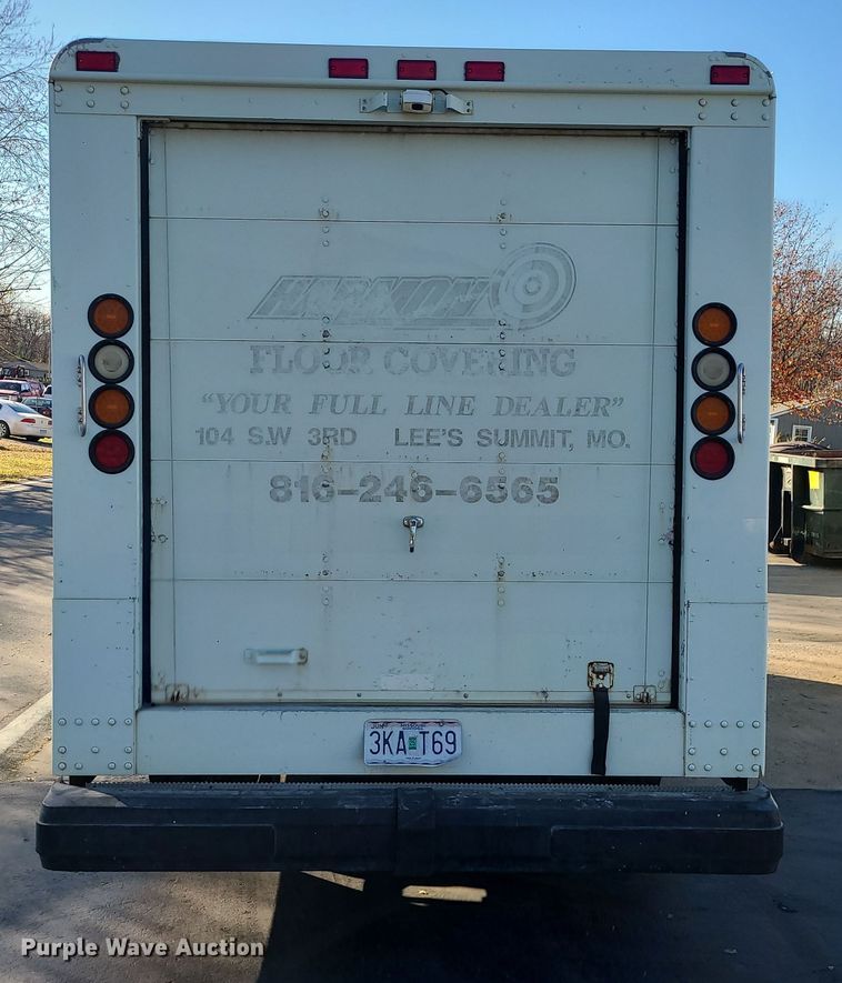 image for item LJ9380 2003 Workhorse P Series  delivery truck