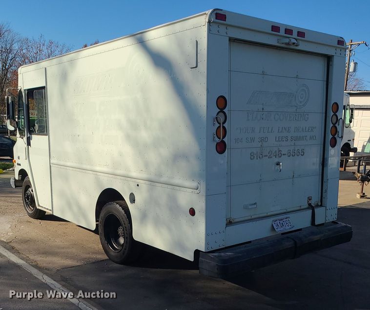 image for item LJ9380 2003 Workhorse P Series  delivery truck