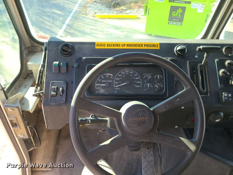 image for item LJ9380 2003 Workhorse P Series  delivery truck