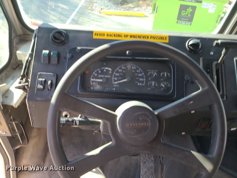 image for item LJ9380 2003 Workhorse P Series  delivery truck