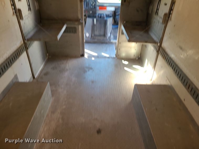 image for item LJ9380 2003 Workhorse P Series  delivery truck