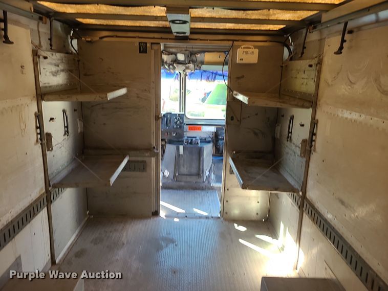 image for item LJ9380 2003 Workhorse P Series  delivery truck