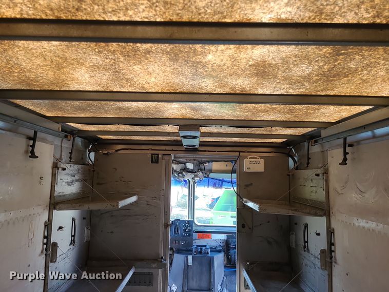 image for item LJ9380 2003 Workhorse P Series  delivery truck