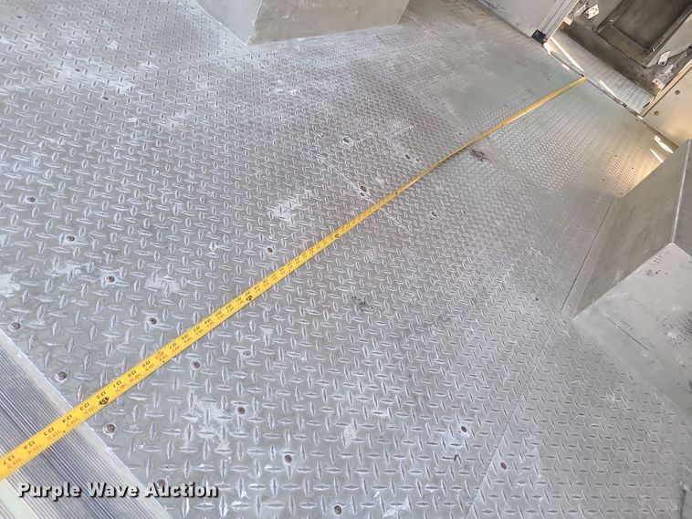 image for item LJ9380 2003 Workhorse P Series  delivery truck