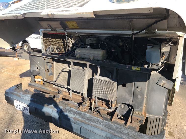 image for item LJ9380 2003 Workhorse P Series  delivery truck