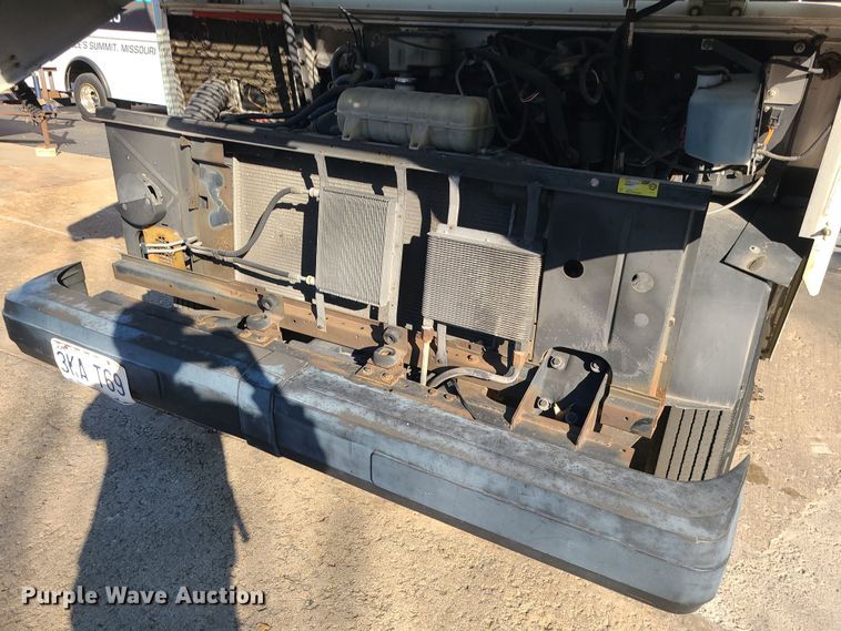 image for item LJ9380 2003 Workhorse P Series  delivery truck