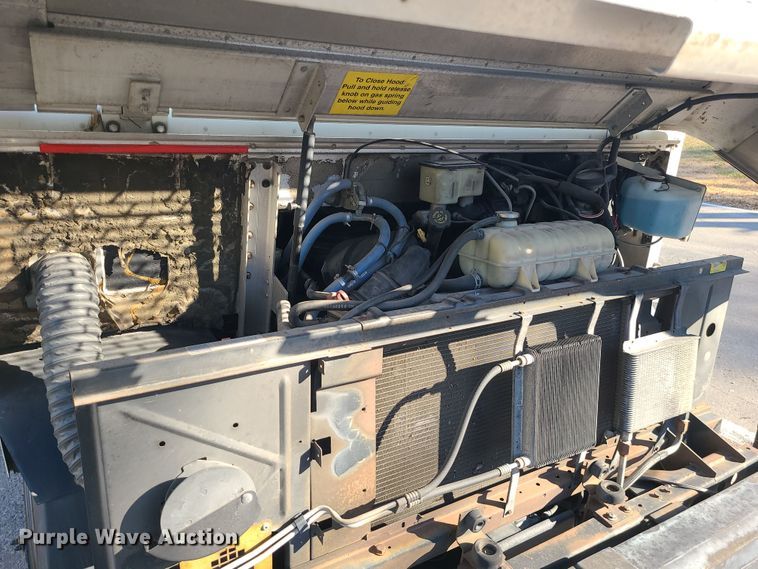 image for item LJ9380 2003 Workhorse P Series  delivery truck