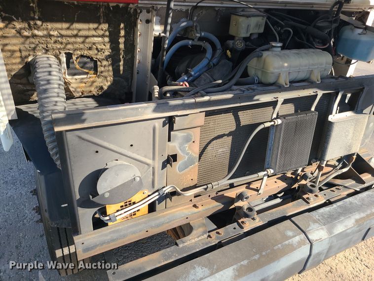 image for item LJ9380 2003 Workhorse P Series  delivery truck