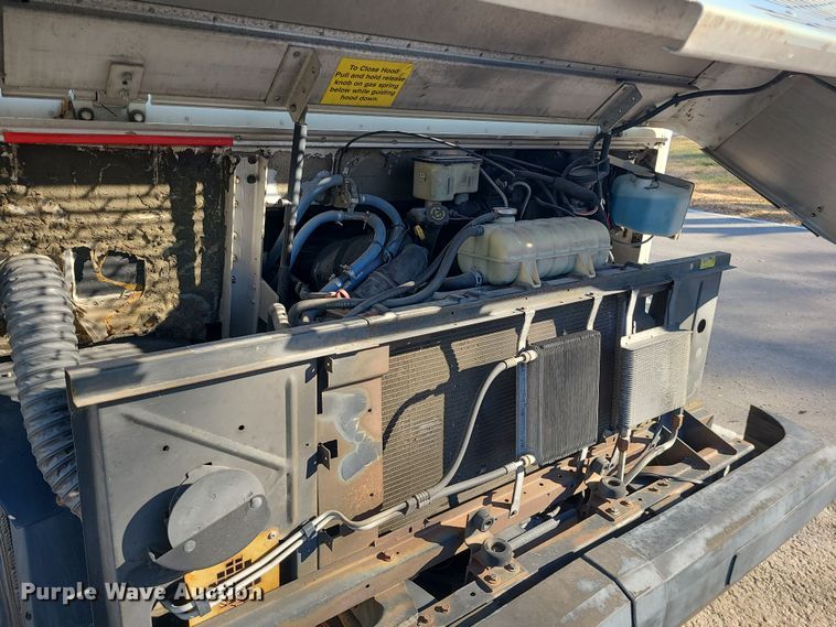 image for item LJ9380 2003 Workhorse P Series  delivery truck