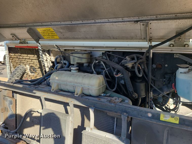 image for item LJ9380 2003 Workhorse P Series  delivery truck