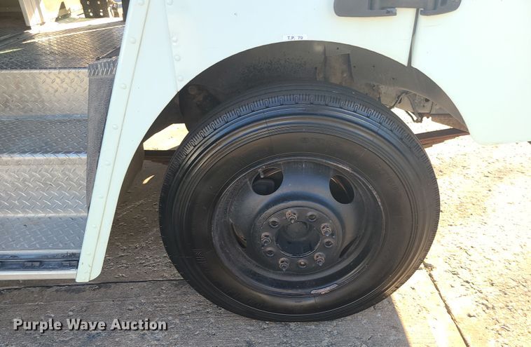 image for item LJ9380 2003 Workhorse P Series  delivery truck