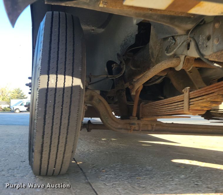 image for item LJ9380 2003 Workhorse P Series  delivery truck