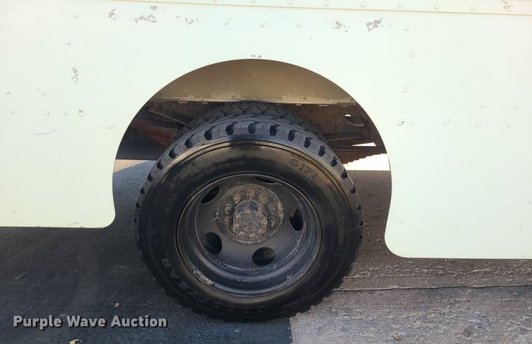 image for item LJ9380 2003 Workhorse P Series  delivery truck