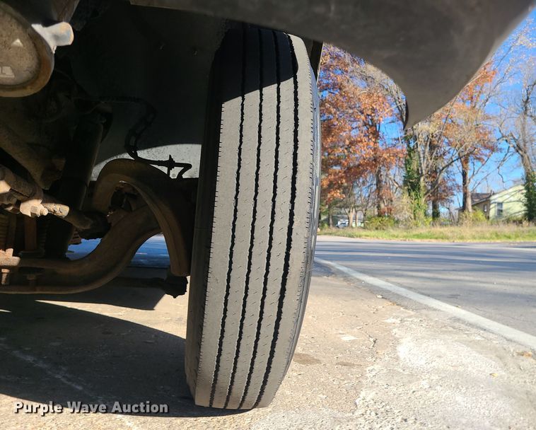 image for item LJ9380 2003 Workhorse P Series  delivery truck