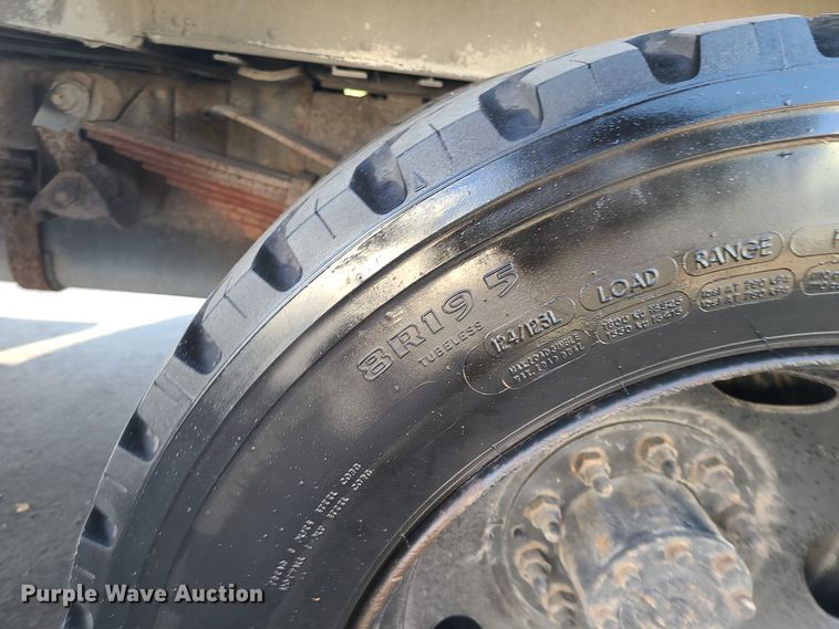 image for item LJ9380 2003 Workhorse P Series  delivery truck