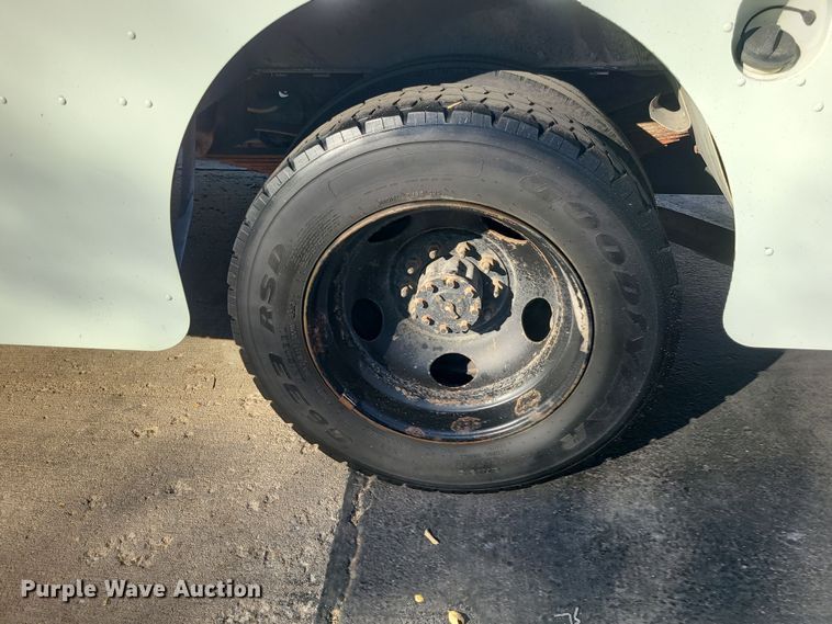 image for item LJ9380 2003 Workhorse P Series  delivery truck