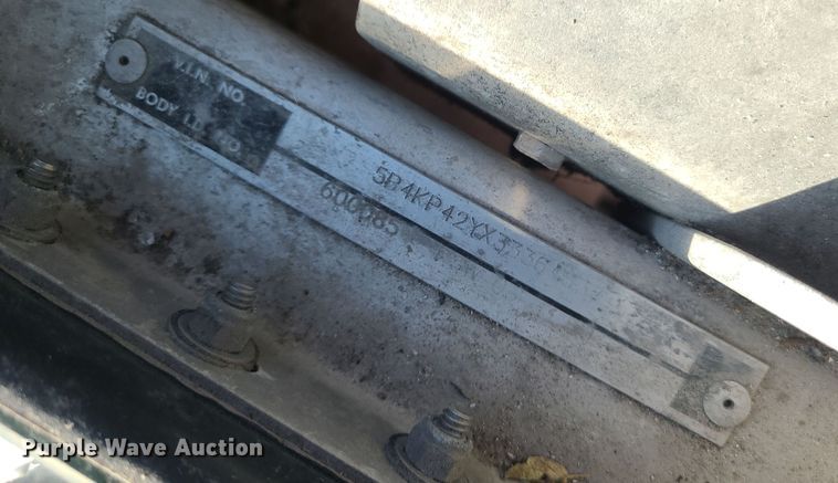 image for item LJ9380 2003 Workhorse P Series  delivery truck