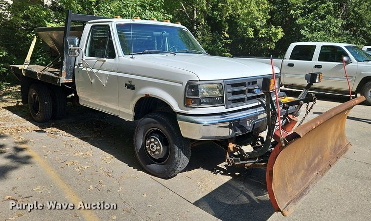 image for item LM9156 1995 Ford F350  flatbed pickup truck