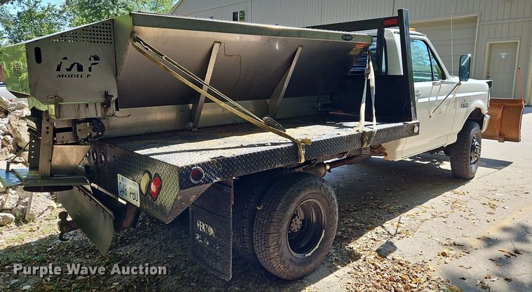 image for item LM9156 1995 Ford F350  flatbed pickup truck