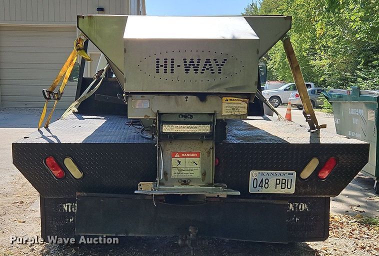 image for item LM9156 1995 Ford F350  flatbed pickup truck