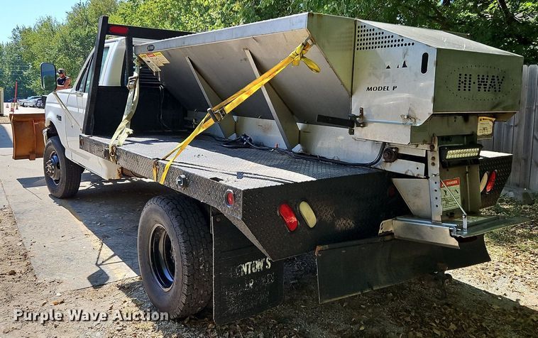 image for item LM9156 1995 Ford F350  flatbed pickup truck