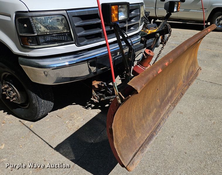 image for item LM9156 1995 Ford F350  flatbed pickup truck