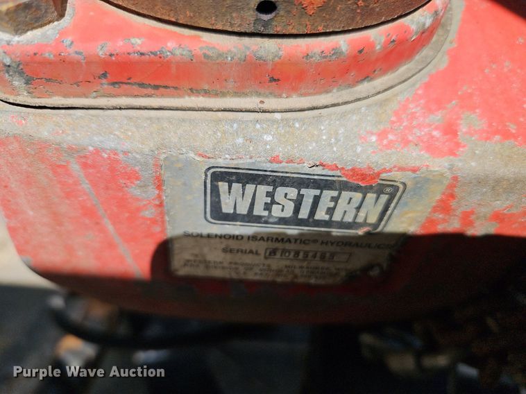 image for item LM9156 1995 Ford F350  flatbed pickup truck