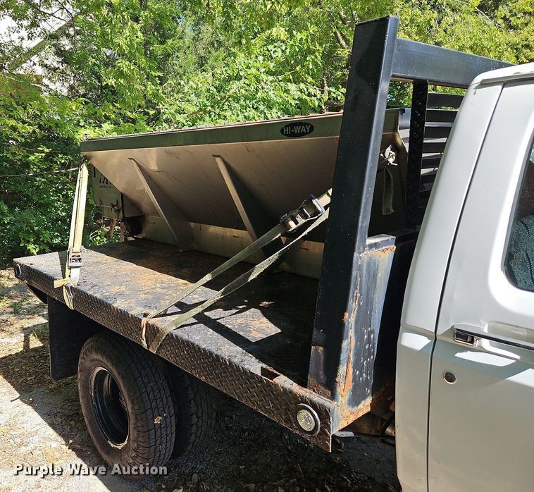 image for item LM9156 1995 Ford F350  flatbed pickup truck