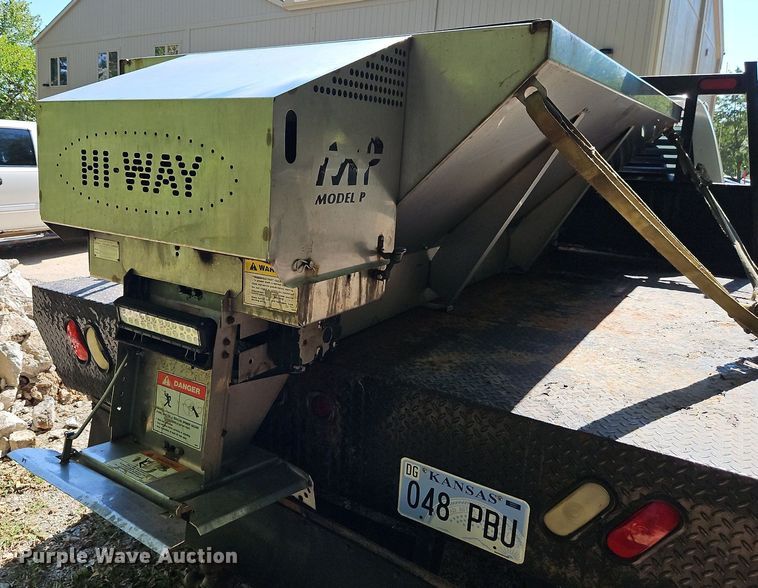 image for item LM9156 1995 Ford F350  flatbed pickup truck