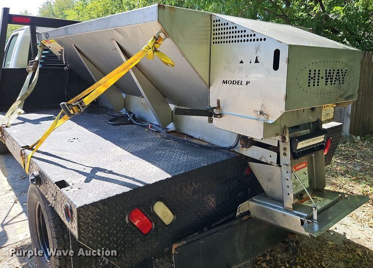 image for item LM9156 1995 Ford F350  flatbed pickup truck