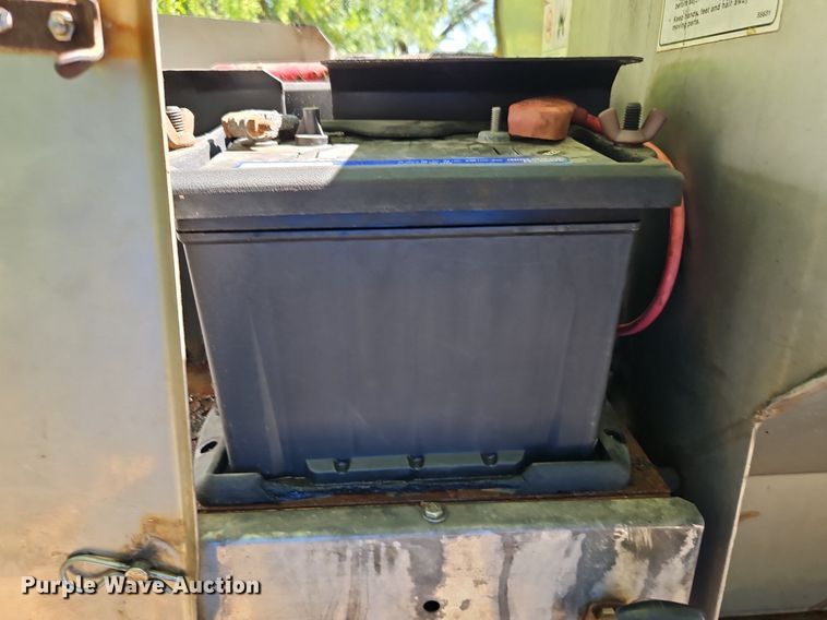 image for item LM9156 1995 Ford F350  flatbed pickup truck