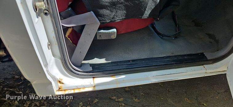 image for item LM9156 1995 Ford F350  flatbed pickup truck