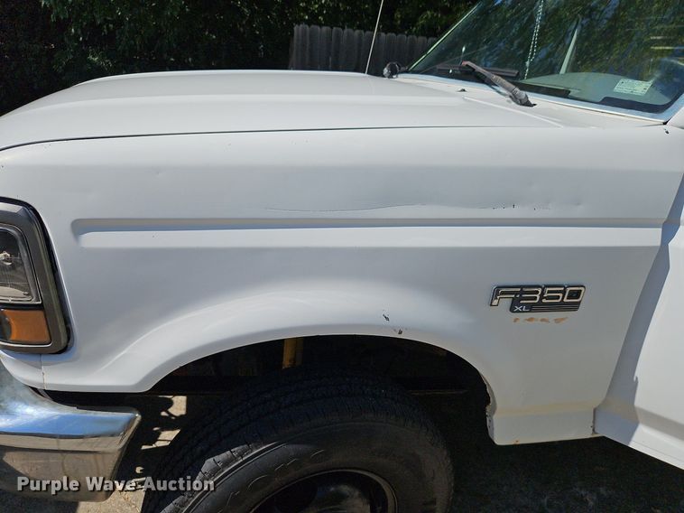 image for item LM9156 1995 Ford F350  flatbed pickup truck