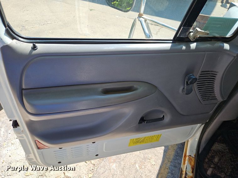 image for item LM9156 1995 Ford F350  flatbed pickup truck