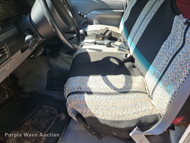 image for item LM9156 1995 Ford F350  flatbed pickup truck