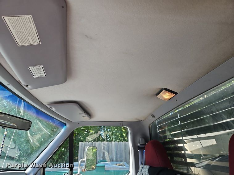 image for item LM9156 1995 Ford F350  flatbed pickup truck