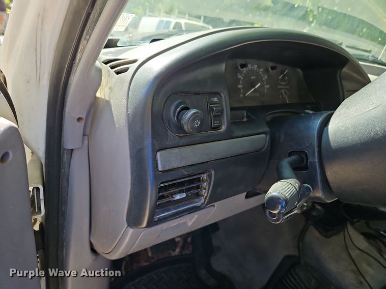 image for item LM9156 1995 Ford F350  flatbed pickup truck