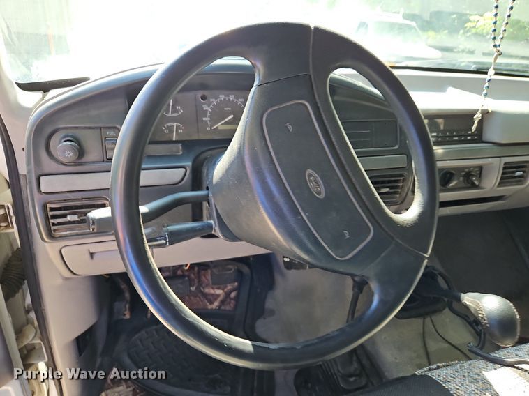 image for item LM9156 1995 Ford F350  flatbed pickup truck