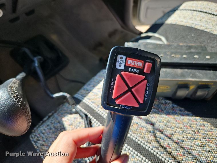 image for item LM9156 1995 Ford F350  flatbed pickup truck