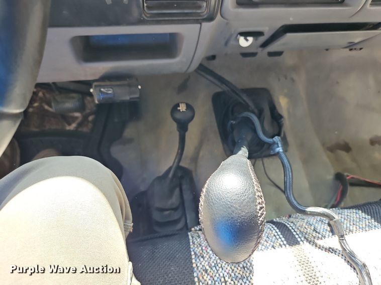 image for item LM9156 1995 Ford F350  flatbed pickup truck