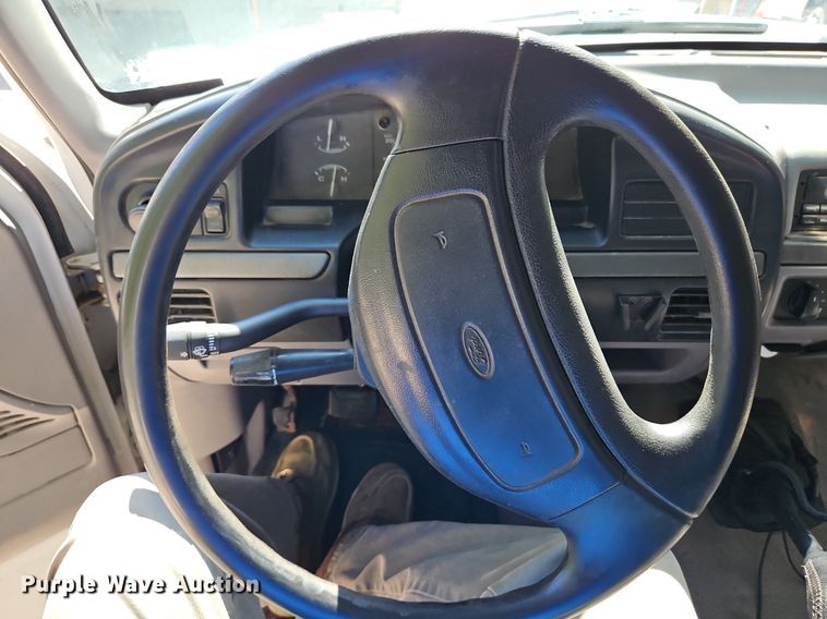 image for item LM9156 1995 Ford F350  flatbed pickup truck