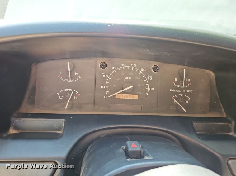 image for item LM9156 1995 Ford F350  flatbed pickup truck